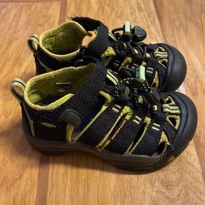 Keen sandals, toddler 9